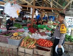 Dirlantas Blusukan ke Pasar Tradisional Mamuju, Pantau Stabiltas Harga dan Bantu Ekonomi Pedagang Kecil
