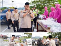 Kapolda Sulbar Bersama Bhayangkari Bagikan Paket Takjil, Sentuhan Kasih Berkah Ramadan