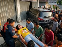 Lakalantas di Tateli Minahasa,Wuling Seruduk Toko bangunan