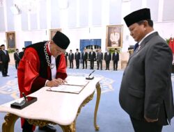 Prabowo Lantik Hakim MK, Pimpinan Ombudsman, dan Dubes Oman-Yaman
