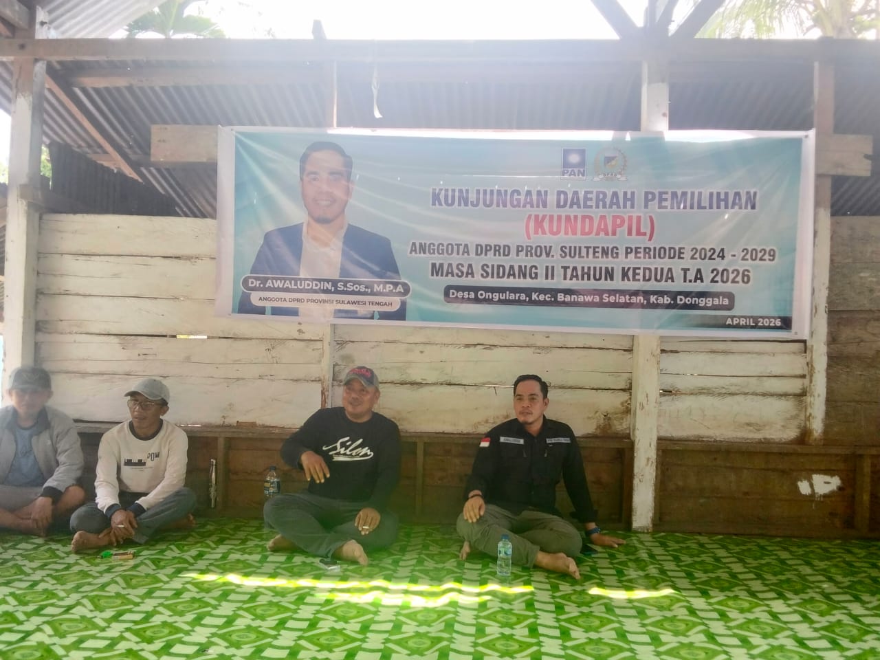 Anggota Komisi IV Dr.Awaludin,S.Sos., M.P.A bersama perangkat Desa Ungulara, saat melaksanakan Kundapil Masa Sidang II T.A 2026