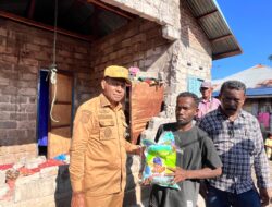 Wagub Johni Asadoma Salurkan Bantuan ke Korban Gempa Solor & Adonara