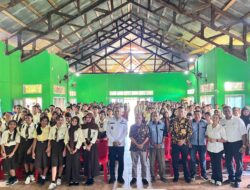 Wagub Johni Asadoma Kunjungi SMAN 1 Larantuka, Wajibkan Siswa Kuasai Bahasa Inggris