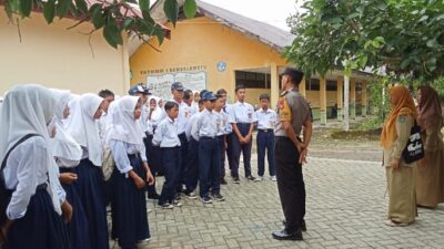 Bhabinkamtibmas Sambangi SMPN 1 Bambalamotu, Beri Edukasi Bijak Bermedsos
