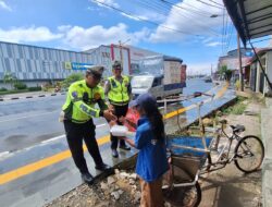 Jumat Berkah: Ditlantas Polda Sulbar Tebar Kebaikan, Berbagi Rezeki dengan Ojol, Tukang Becak dan Juru Parkir