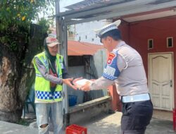 Polantas Sulbar Tebar Kebaikan Lewat “Jumat Berkah”: Hadirkan Senyum Tukang Becak hingga Ojol Melalui Bantuan Makanan Sederhana