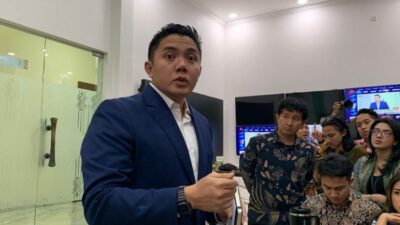 Tanggapi Masukan Dino Patti Djalal, Seskab Teddy: Kelebihan Biaya Perjalanan Luar Negeri Ditanggung Prabowo, Rombongan Jauh Lebih Sedikit