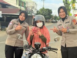 Panen P2L Jadi Hadiah Tertib Berlalu Lintas: Ditlantas Polda Sulbar Bagikan Sayur Segar di Mamuju