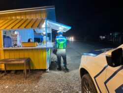 Tak Sekadar Keliling, Personel Ditlantas Polda Sulbar Sapa Warga Saat Patroli Blue Light di Mamuju