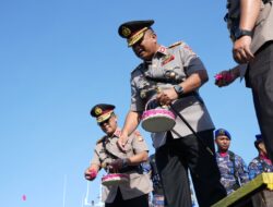Tabur Bunga di Pangkalan Sandar Polairud, Kapolda Sulbar Tegaskan Komitmen Jaga Keamanan & Nelayan