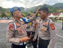 Sidak Gaya Rambut Sampai Aplikasi Judi, Propam Polda Sulbar Rapi-rapikan Personel Jelang Bhayangkara ke-80
