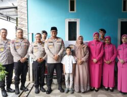 Tak Lupakan Jasa Pendahulu, Kapolda Sulbar Sapa Langsung Purnawirawan dan Warakawuri Jelang HUT Bhayangkara ke-80