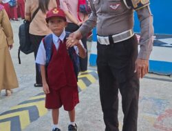Gerakan Ayah Mengantar Anak Di Hari Pertama Bersekolah (GAMAS) Polda Sulbar, Genggaman Kasih Sayang untuk Buah Hati