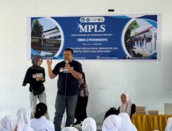 Sat Resnarkoba Polres Pasangkayu Tanamkan Bahaya Narkoba kepada Pelajar SMKN 02 Pasangkayu dalam Kegiatan MPLS 2026