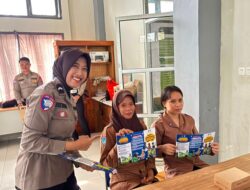 Polantas Karib Polda Sulbar Sapa Pelajar di SMAN 2 Mamuju: Pengenalan E‑Teguran dan Berbagi Helm Gratis
