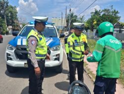 Polantas Karib: Berburu Berkah Jumat, Tebar Senyum Lewat Berbagi Makanan