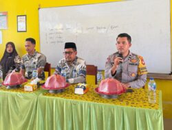 Bhabinkamtibmas Polsek Bambalamotu Berikan Penyuluhan Pencegahan Kenakalan Remaja kepada Orang Tua Siswa 