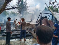 Kebakaran Hanguskan 2 Rumah Karyawan PT Unggul di Baras, Kerugian Ditaksir Rp500 Juta