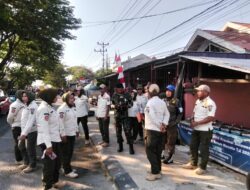 Satpol PP Kota Palu Tertibkan Lapak PKL di Jalan Dewi Sartika